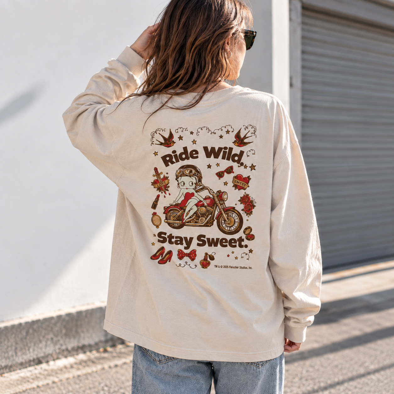ベティー ブープ（Betty Boop）ロングスリーブ Tシャツ Ride Wild, Stay Sweet. サンド