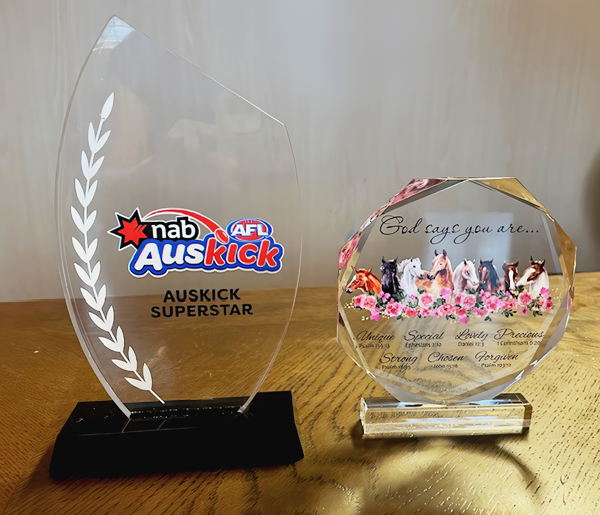 オリジナルアクリル製トロフィー