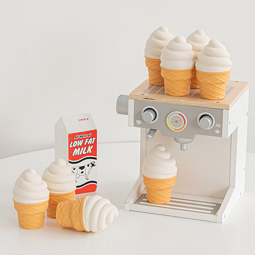 【BITE ME】バイトミー　ソフトクリームラテックスおもちゃ