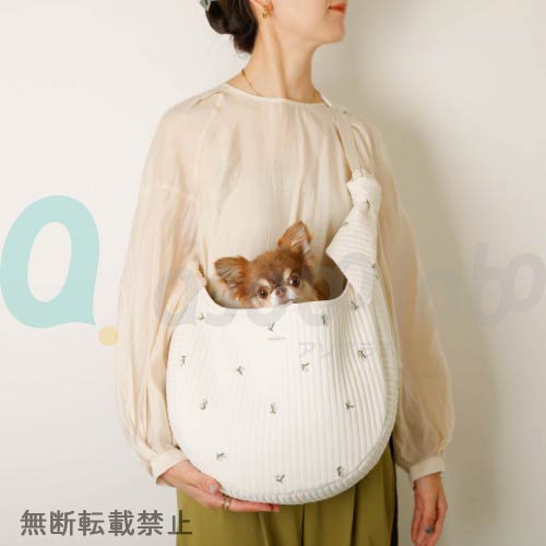 【moncheri】モンシェリ　花柄刺繍キルティングラウンドスリング