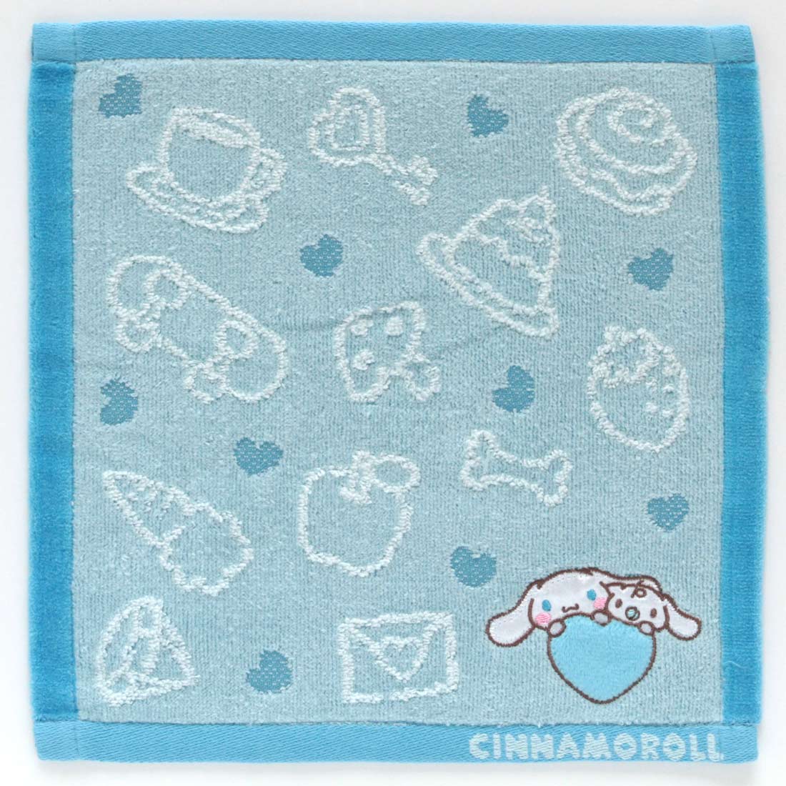 シナモンロール　タオルハンカチ　ハートアップリケ　ブルー