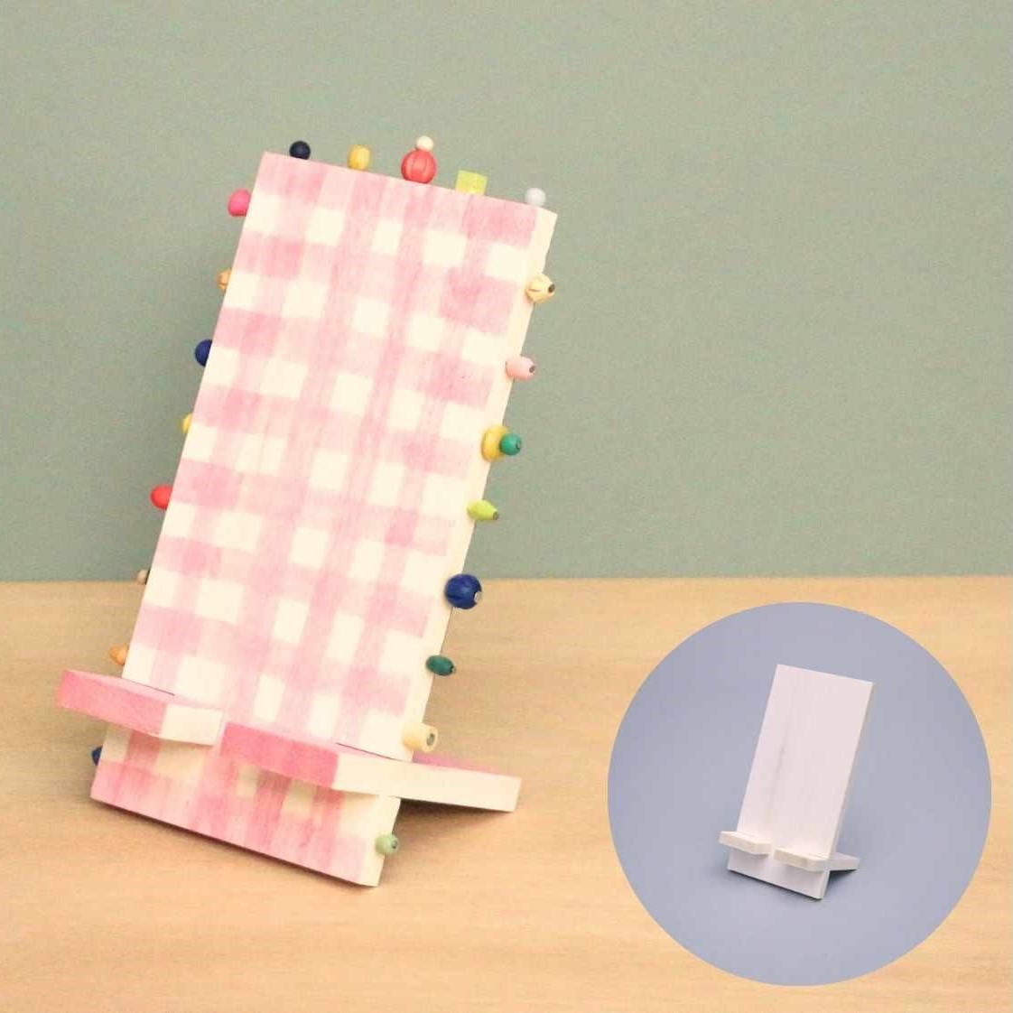 白木のスマホスタンド