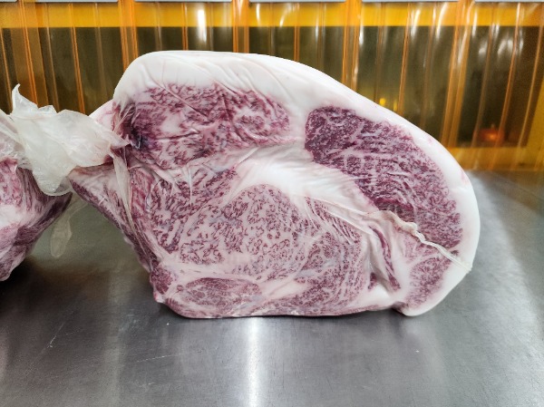 【不定貫】【壱岐牛】A5-12番　幻の和牛　クラシタ(肩ロース)