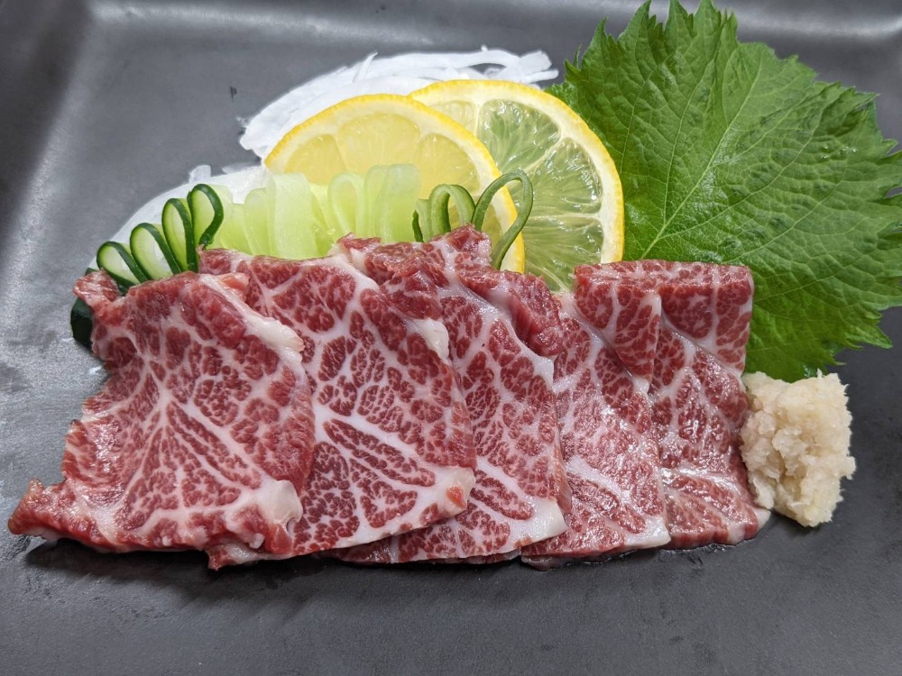 希少【熊本県産】馬肉　三枚バラ　100g　冷凍