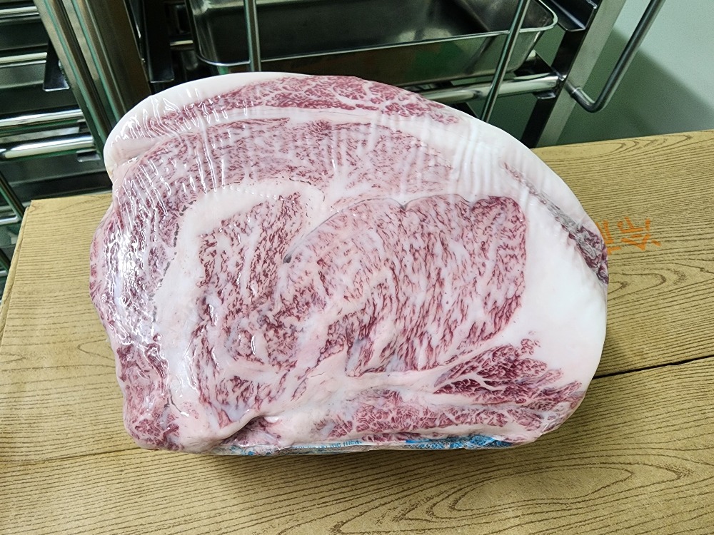 【不定貫】【壱岐牛】A5-12番　幻の和牛　リブロース　チルド　ブロック