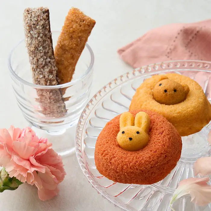 【母の日限定】フラワーデザインボックス　ちいさな森のドーナツ＆さくさくスティックパイ