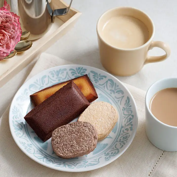 【母の日限定】母の日　アーモンドづくしセレクションとドトールコーヒーのドリンクセット