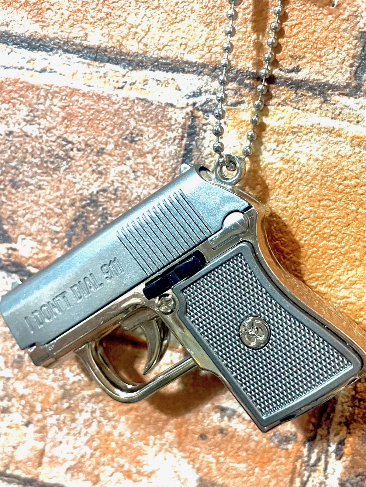 ピストルライトキーホルダー