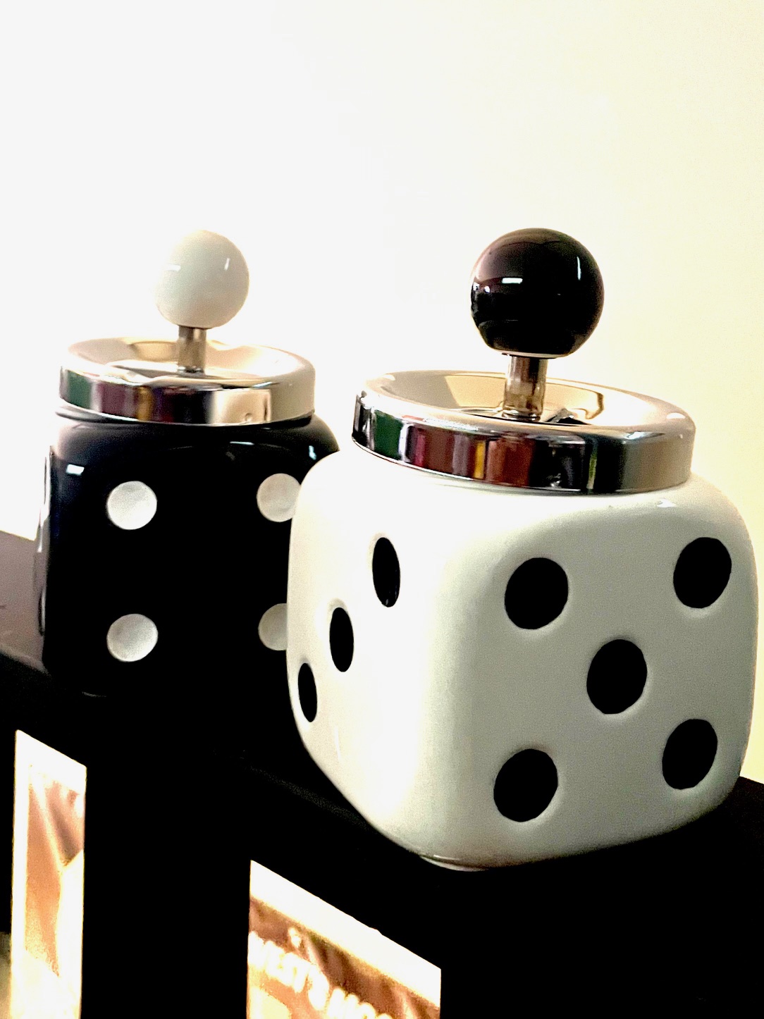 灰皿 蓋付き ダイスプッシュ式 陶器製 卓上灰皿 ブラック アメリカン雑貨