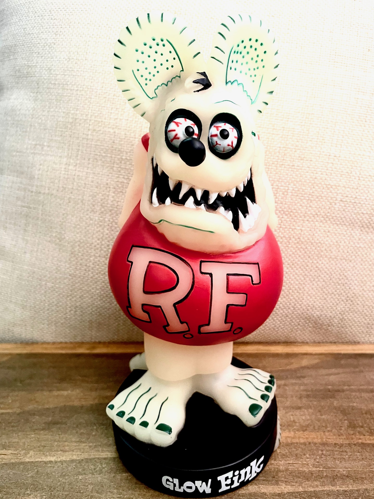 ラットフィンクボビングヘッドGLOW FINK (GLOW WHT）