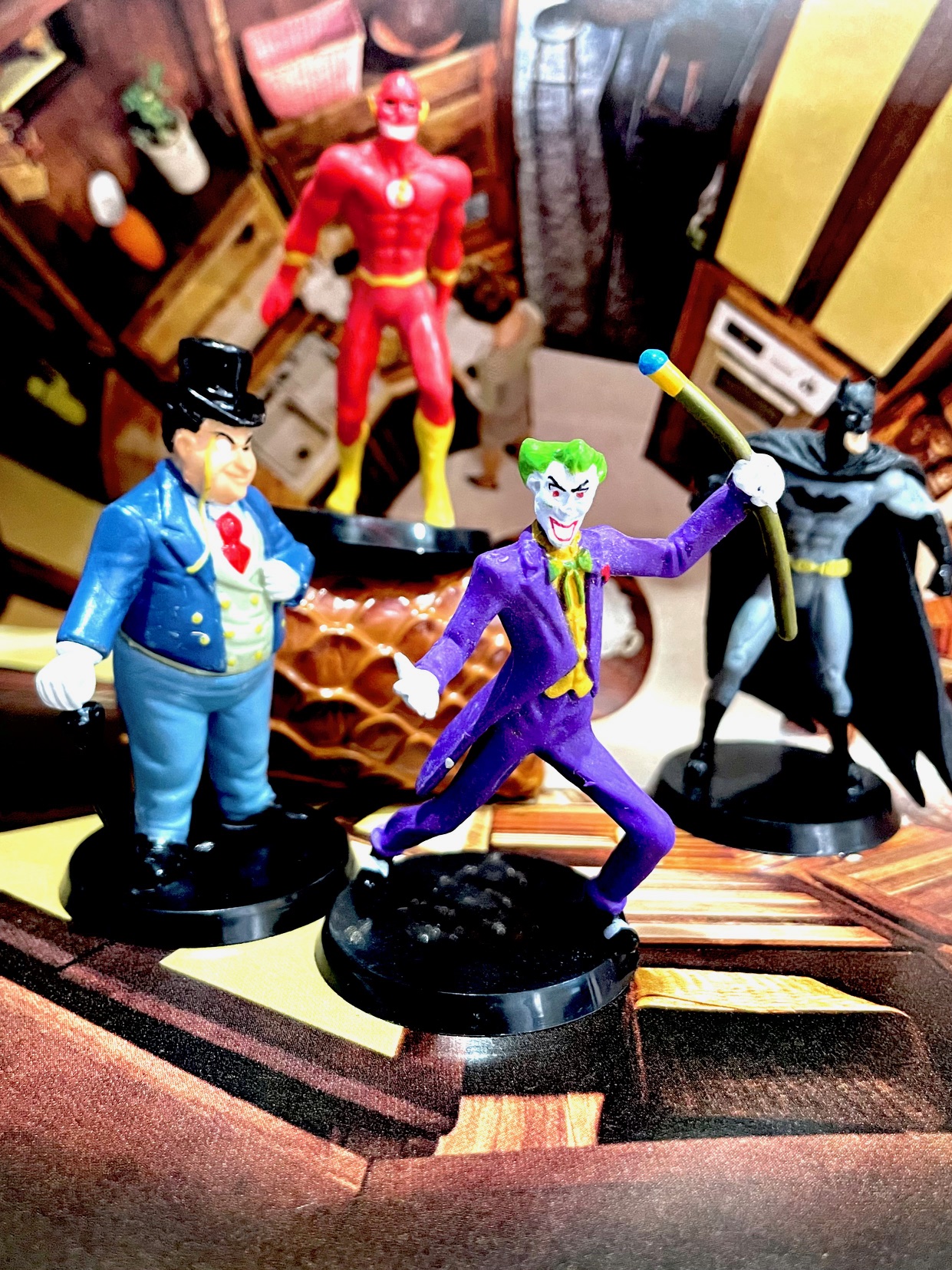 BARTMAN/penguin/FLASH/batman　4体台座付フィギュアセット