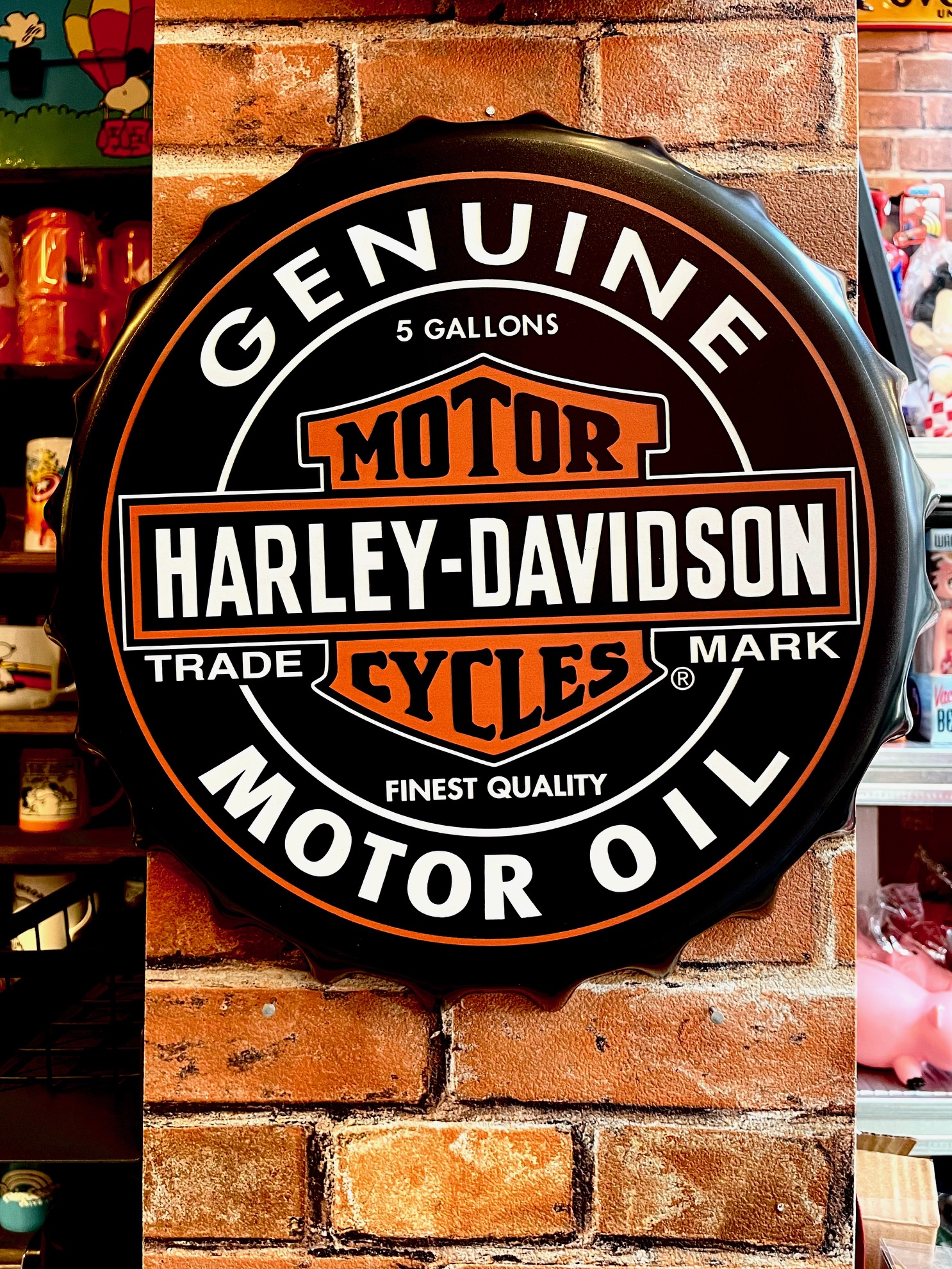 GENUINEボトルフタ型ティンサイン 看板 インテリア ディスプレイ レトロ  映画 アメリカン雑貨