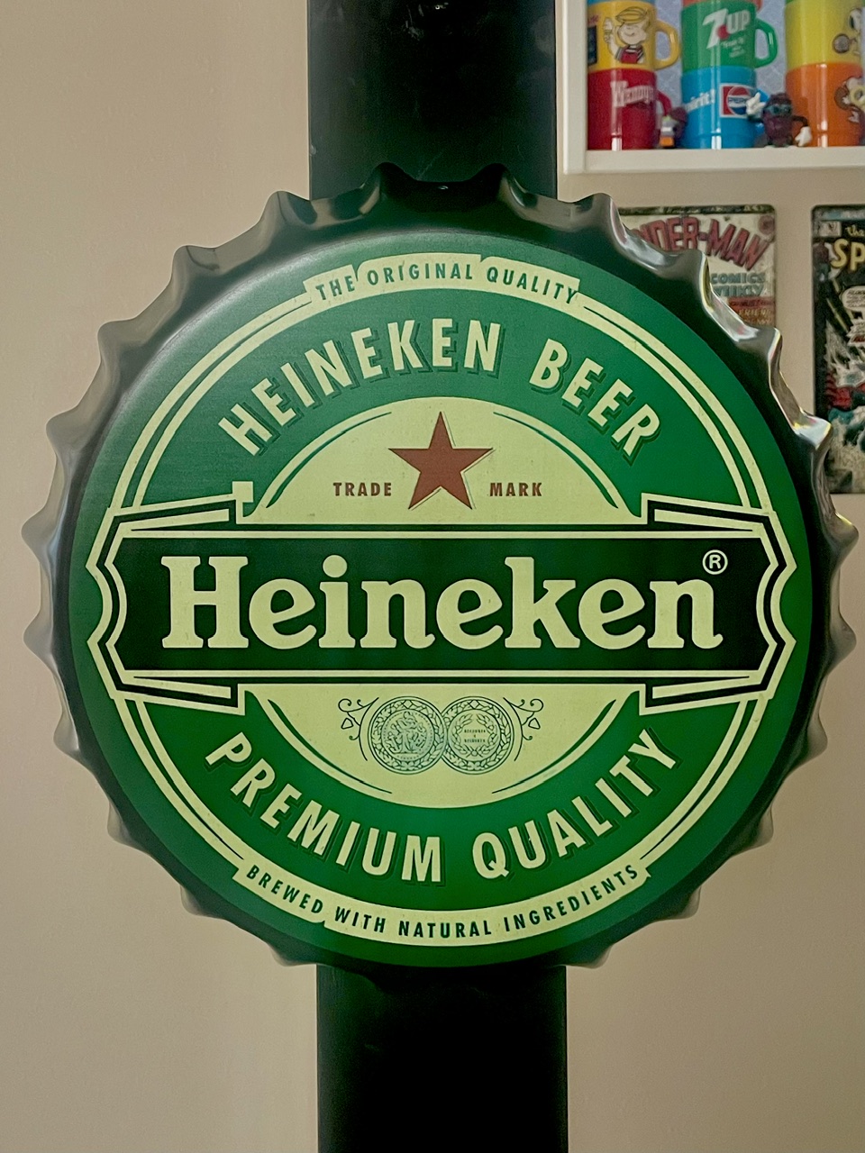 HEINEKENボトルフタ型ティンサイン 看板 インテリア ディスプレイ レトロ  映画 アメリカン雑貨