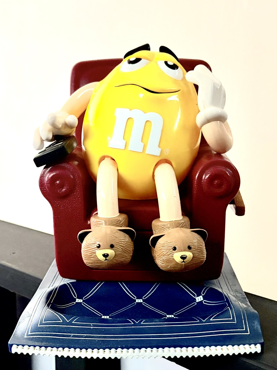 M&M'イエローキャンディディスペンサー