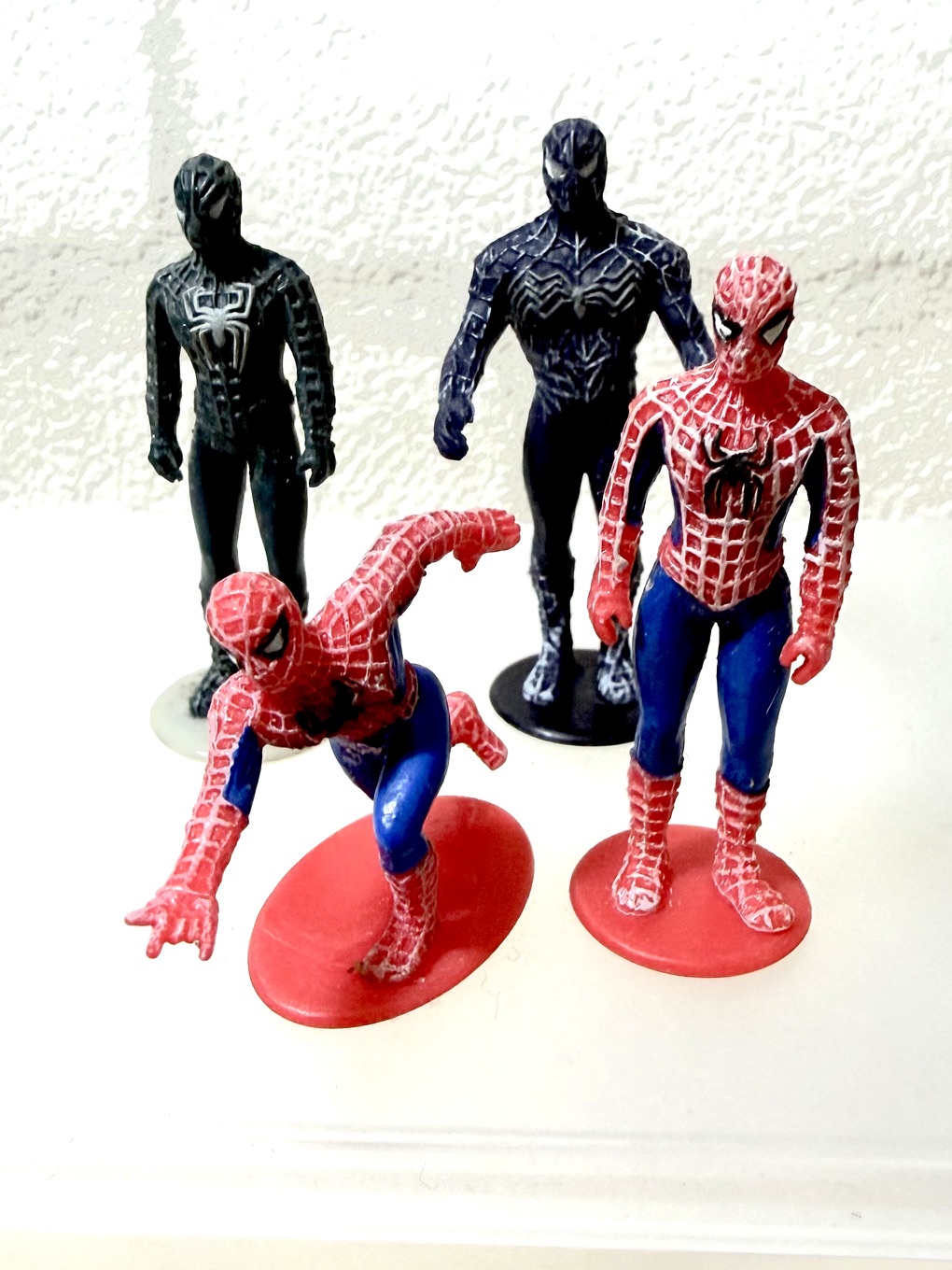 スパイダーマンフィギュア 4体アソート　台座付きミニサイズ(150円×４）