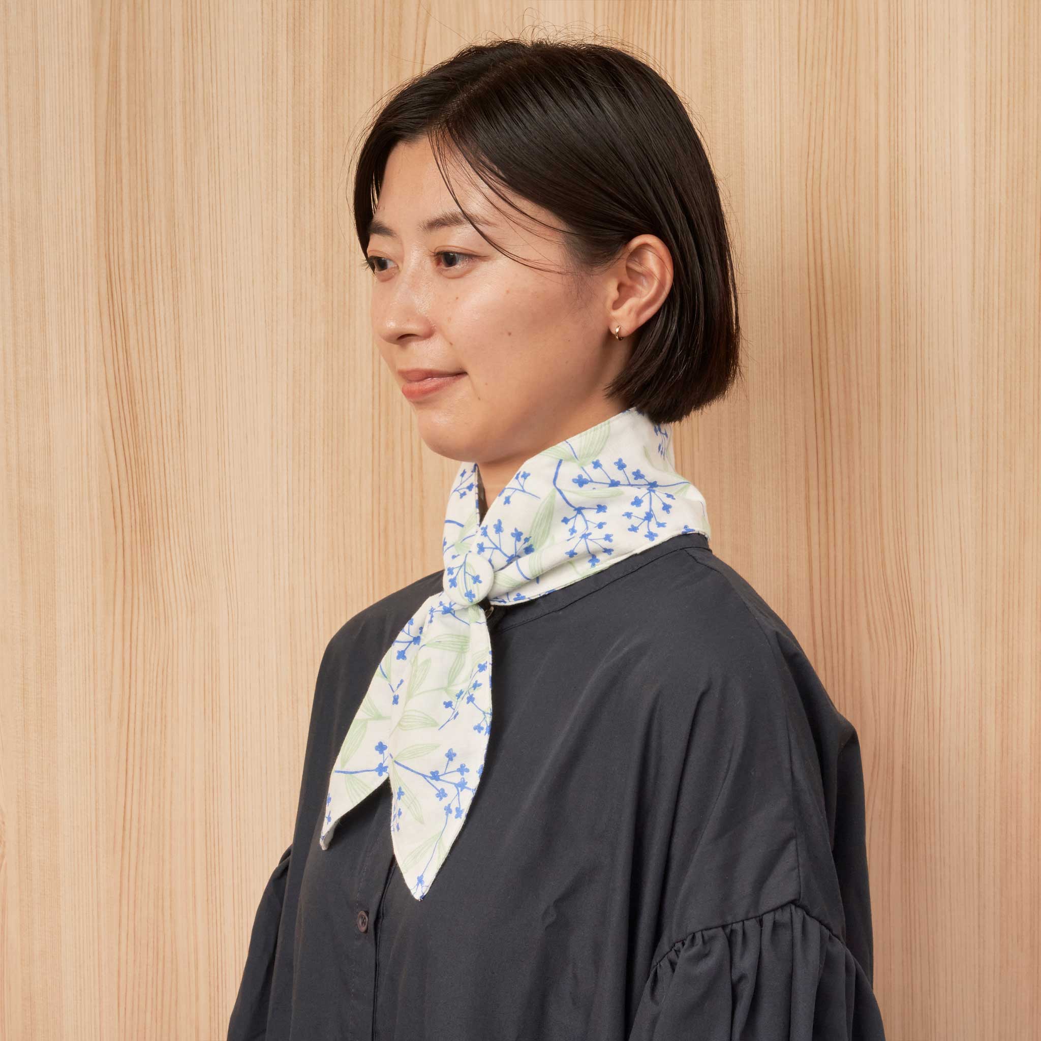 ネッククーラーカバー　くるみボタン留付き　野花　（2色）