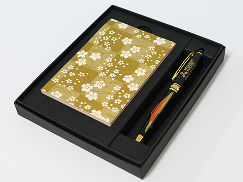 【MC4516-4207】和風ボールペン（赤富士と鶴）・友禅メモ帳セット