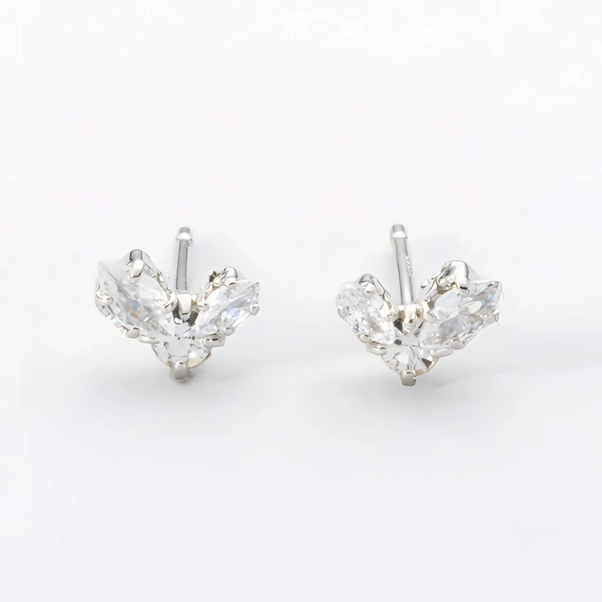 シルバー925（silver925 / sterling silver）ハートラインピアス｜V字デザイン・日本製