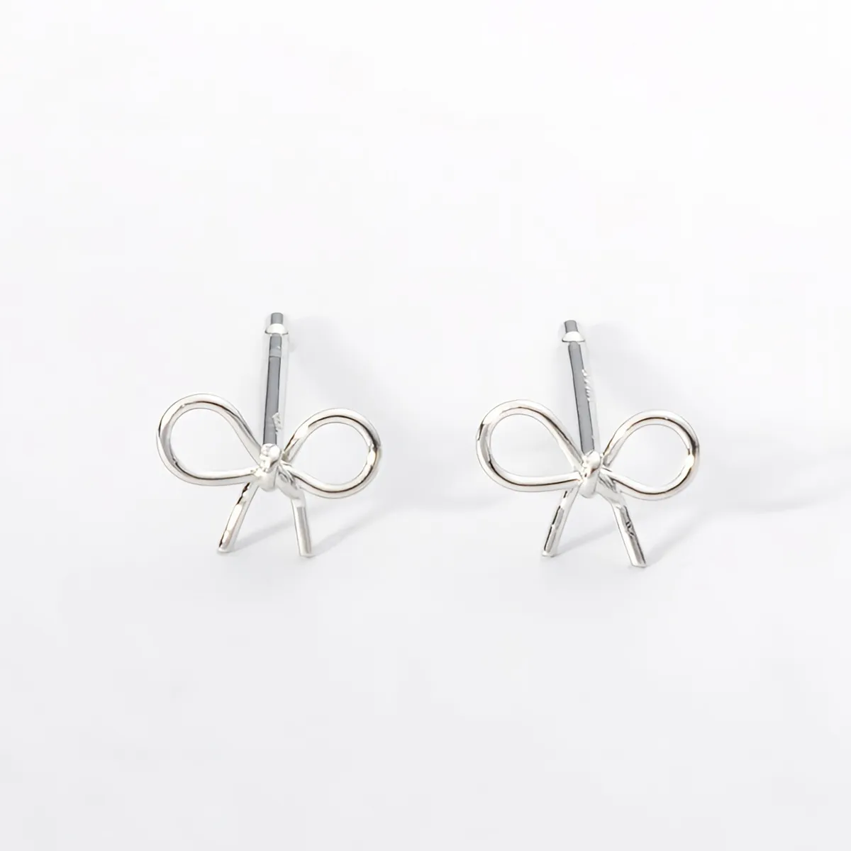シルバー925（silver925 / sterling silver）リボンピアス｜ミニサイズ・フェミニンデザイン・日本製