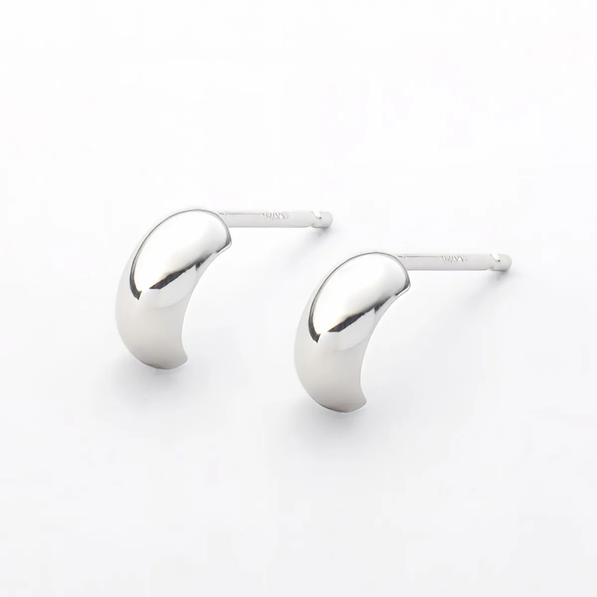 シルバー925（silver925 / sterling silver）ムーンピアス｜三日月モチーフ・ミニサイズ・日本製