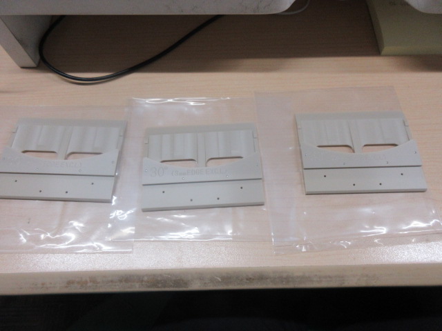 ShoePickUp200mm 3mmEDGE30°非導電性PEEK肌色