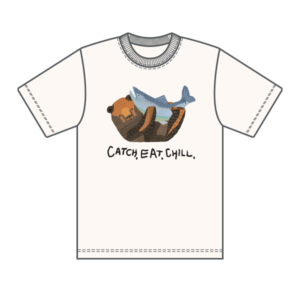 北海道Tシャツ　木彫りの抱っこくま　鮭　バニラ【ぐぅたらデザイン】
