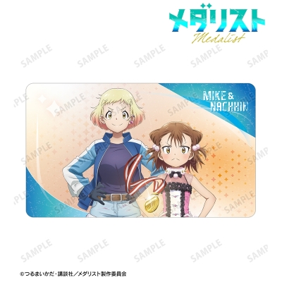 【アルマビアンカ】TVアニメ「メダリスト」 三家田涼佳＆那智鞠緒 ペアビジュアル マルチデスクマット