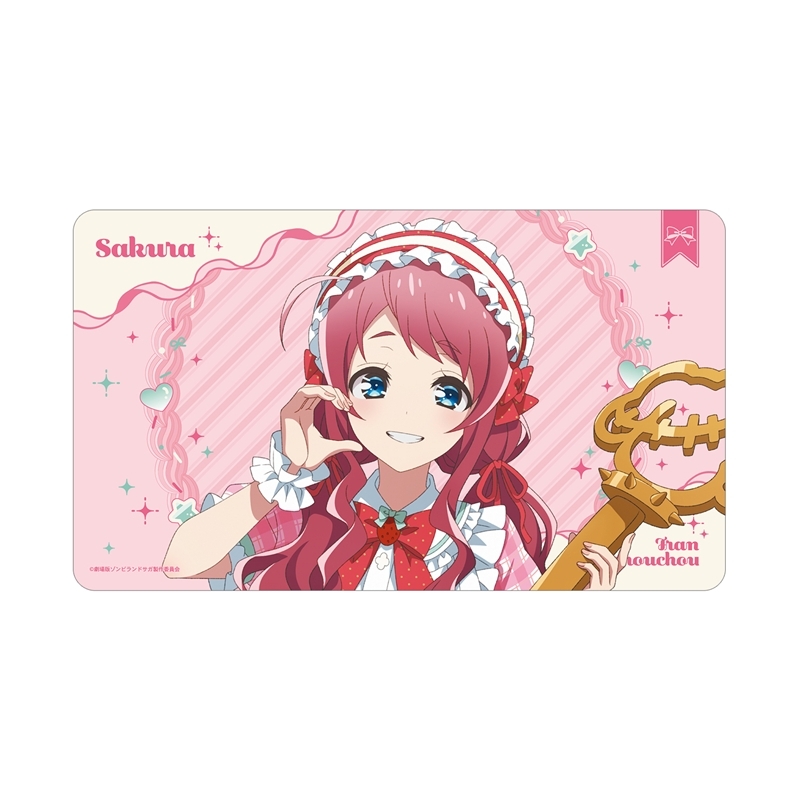 【アルマビアンカ】劇場版『ゾンビランドサガ ゆめぎんがパラダイス』 描き下ろし 源 さくら お座りケーキver. マルチデスクマット