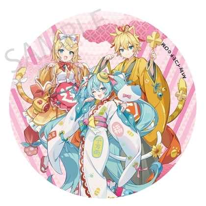 【KADOKAWA】「初音ミク×招き猫×真夏の熊谷」 メガ缶バッジスタンド 初音ミク 白猫 / 鏡音リン・レン Art by イコモチ