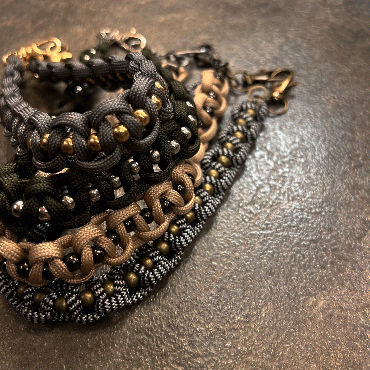 【The Ball n Code Hand Strap】カラフルに、クールに。纏うだけで印象を変えるストラップ