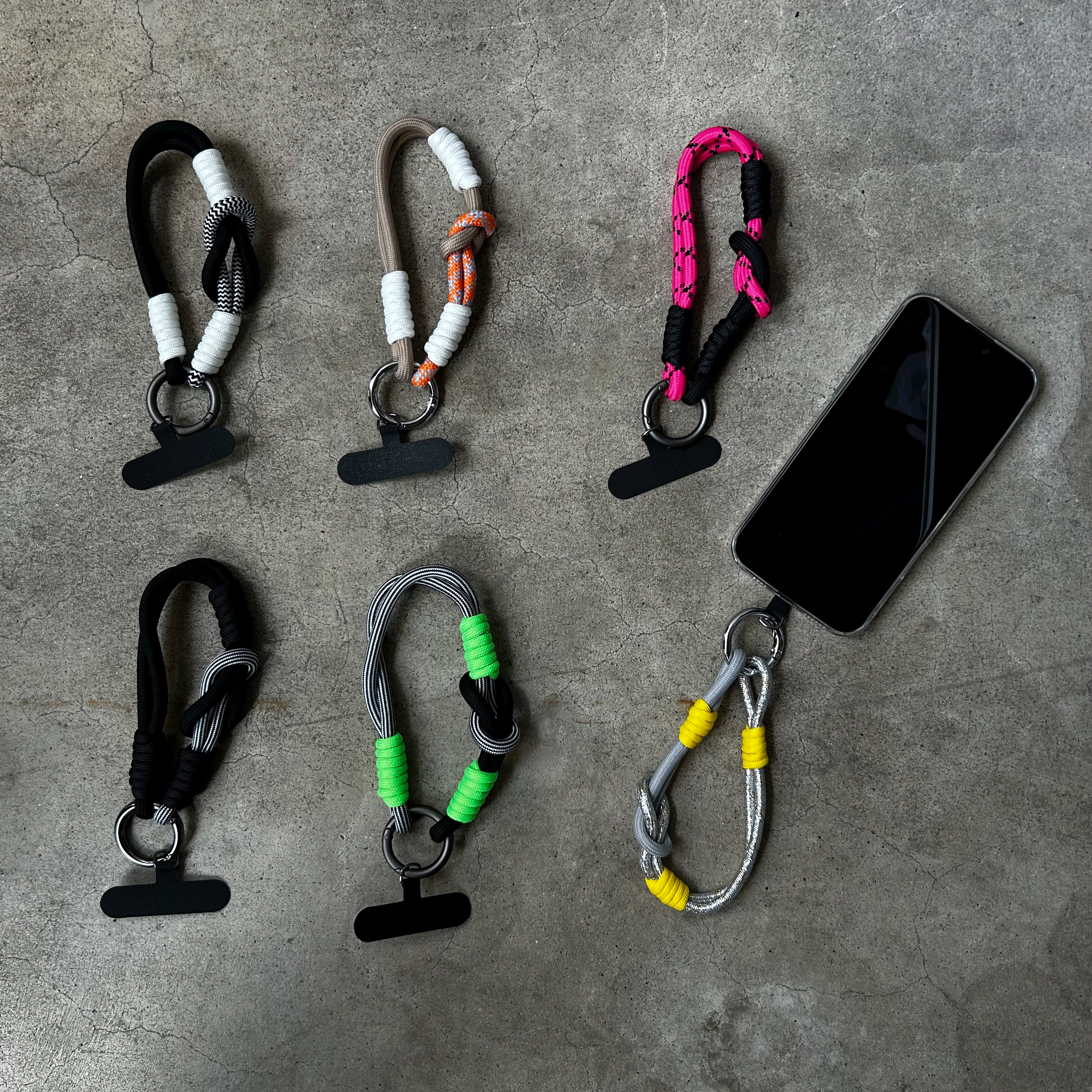 【The Rope Weaving Hand Strap】シックな遊び心を、ひと結びに