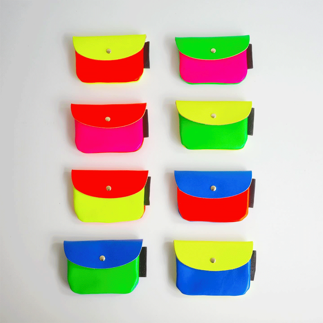 【The Two Tone Neon Leather Multi Case】毎日に、自由な色遊びを