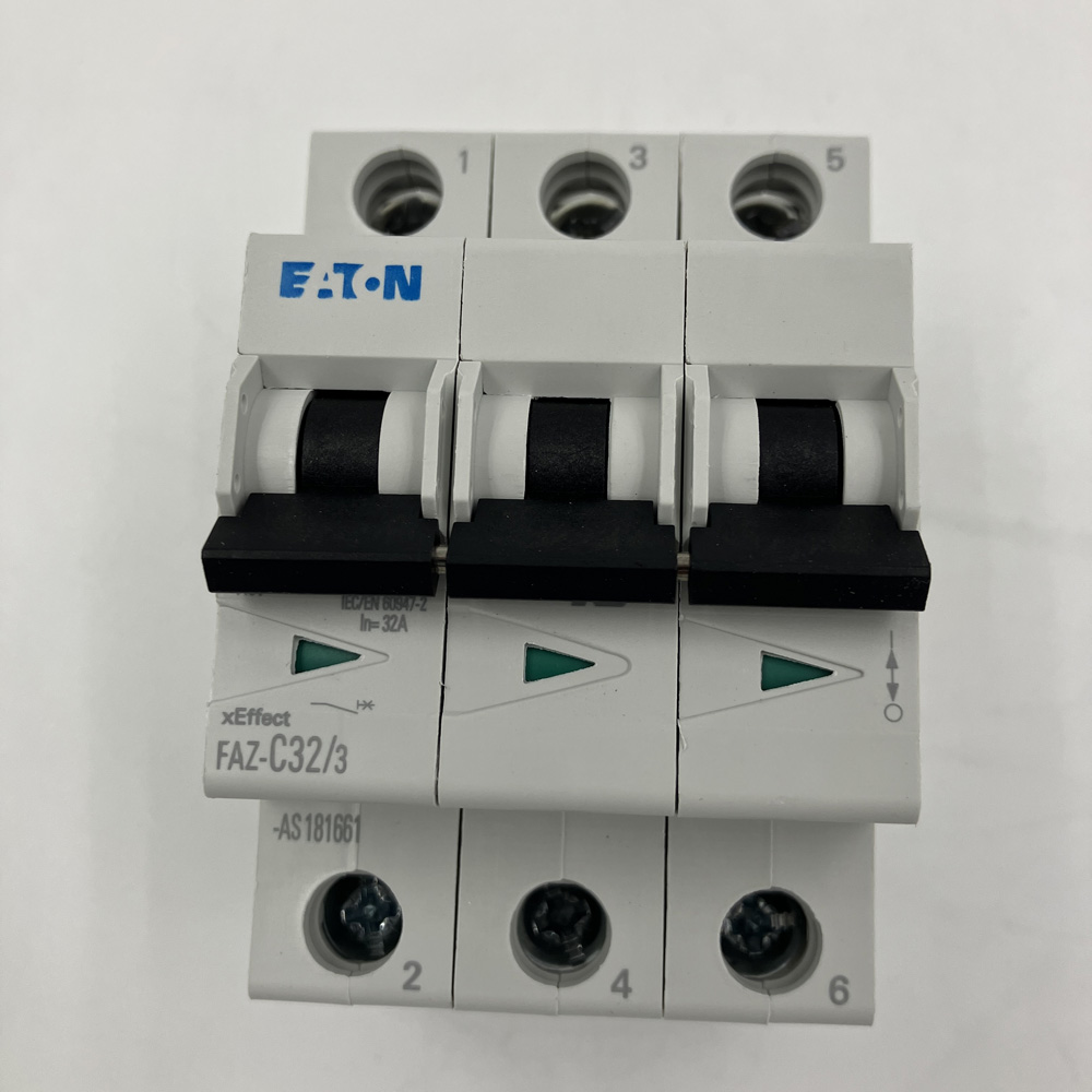 サーキットブレーカー　FAZ-C32/3
