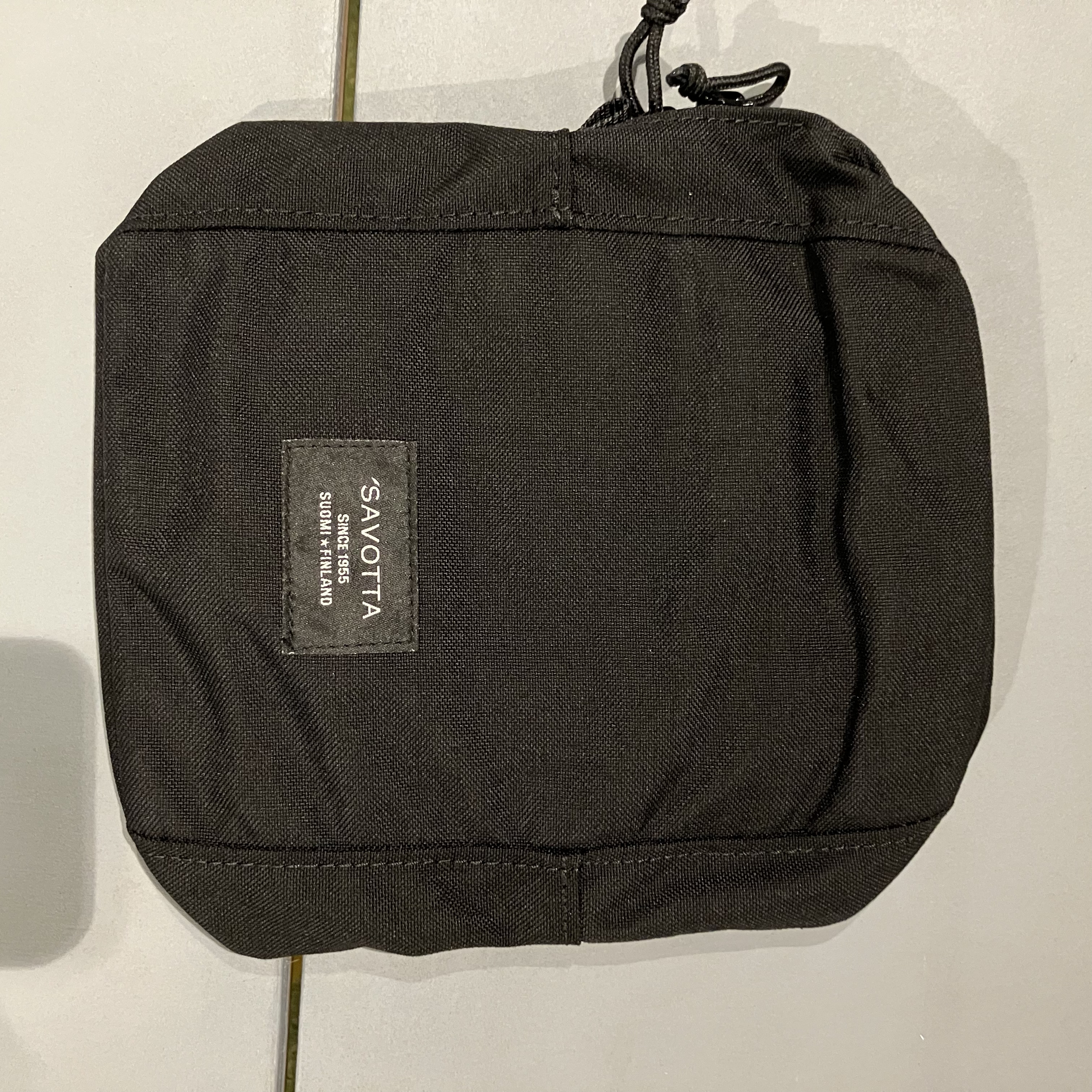 Savotta Vertical pocket(M ｻｲｽﾞ ﾌﾞﾗｯｸ)