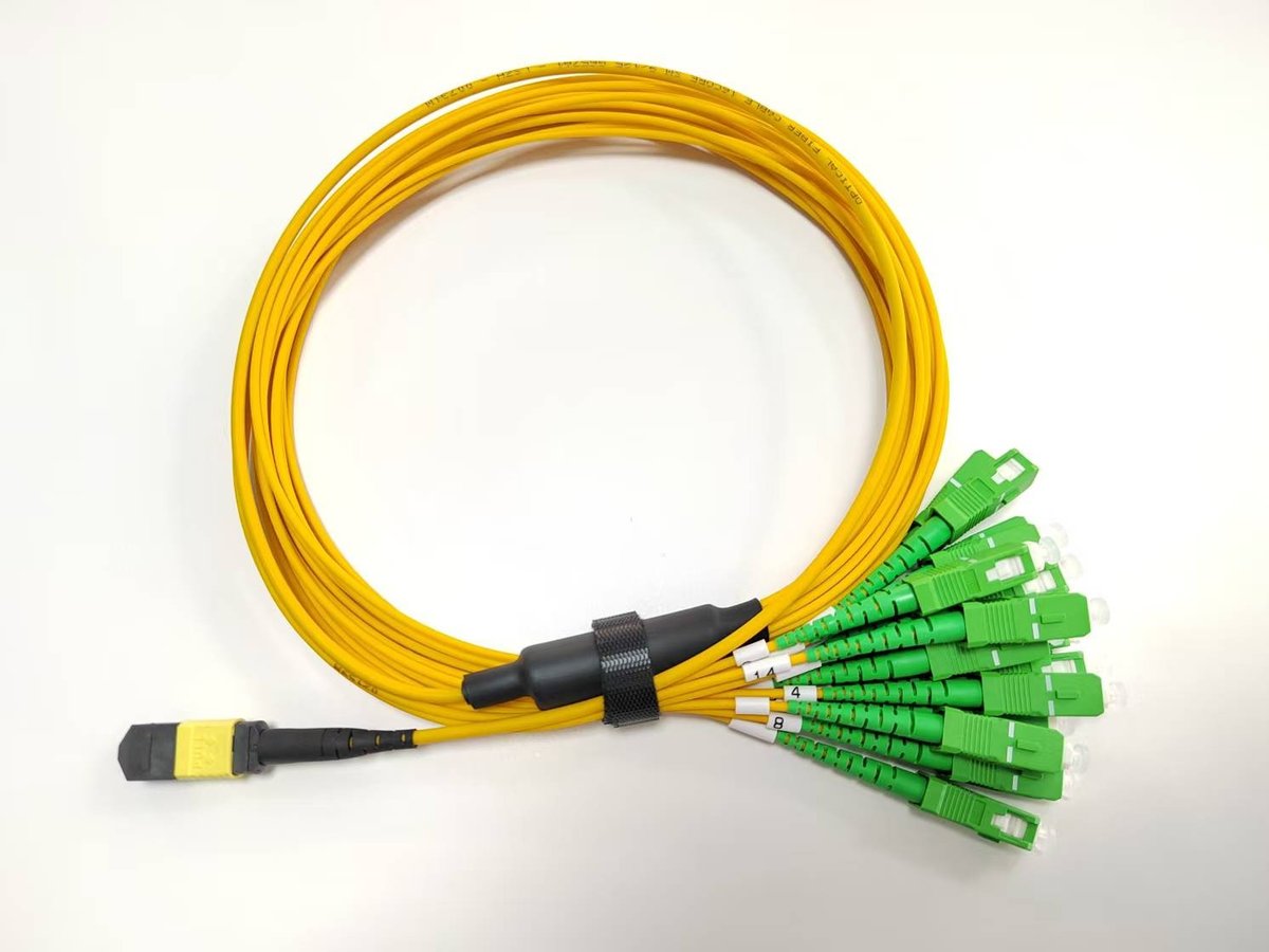 MPO/MTP ファンアウトケーブル