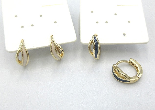 P-5686 ﾜﾝﾀｯﾁﾋﾟｱｽ WH NV