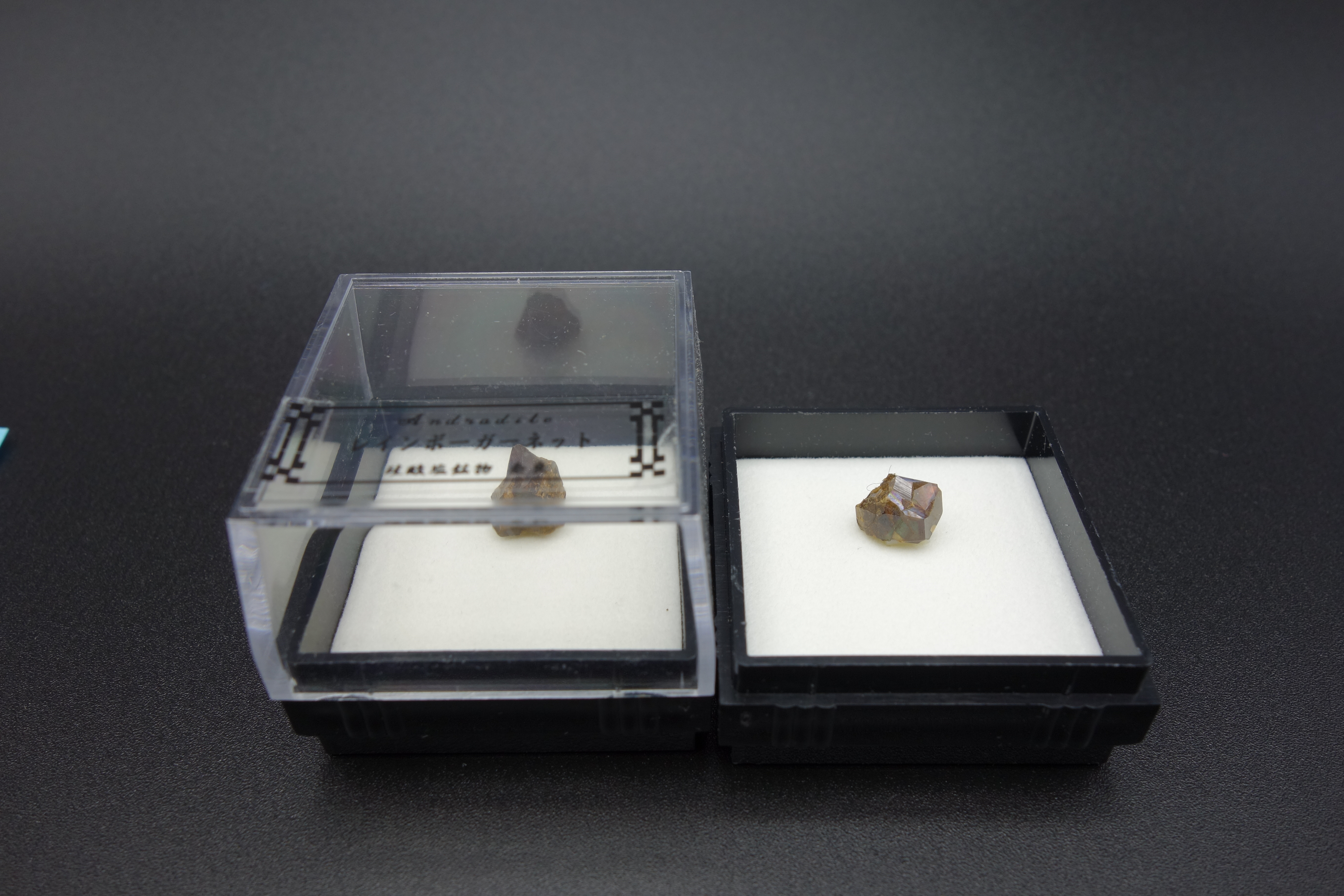 四角ケース鉱物/ガーネット