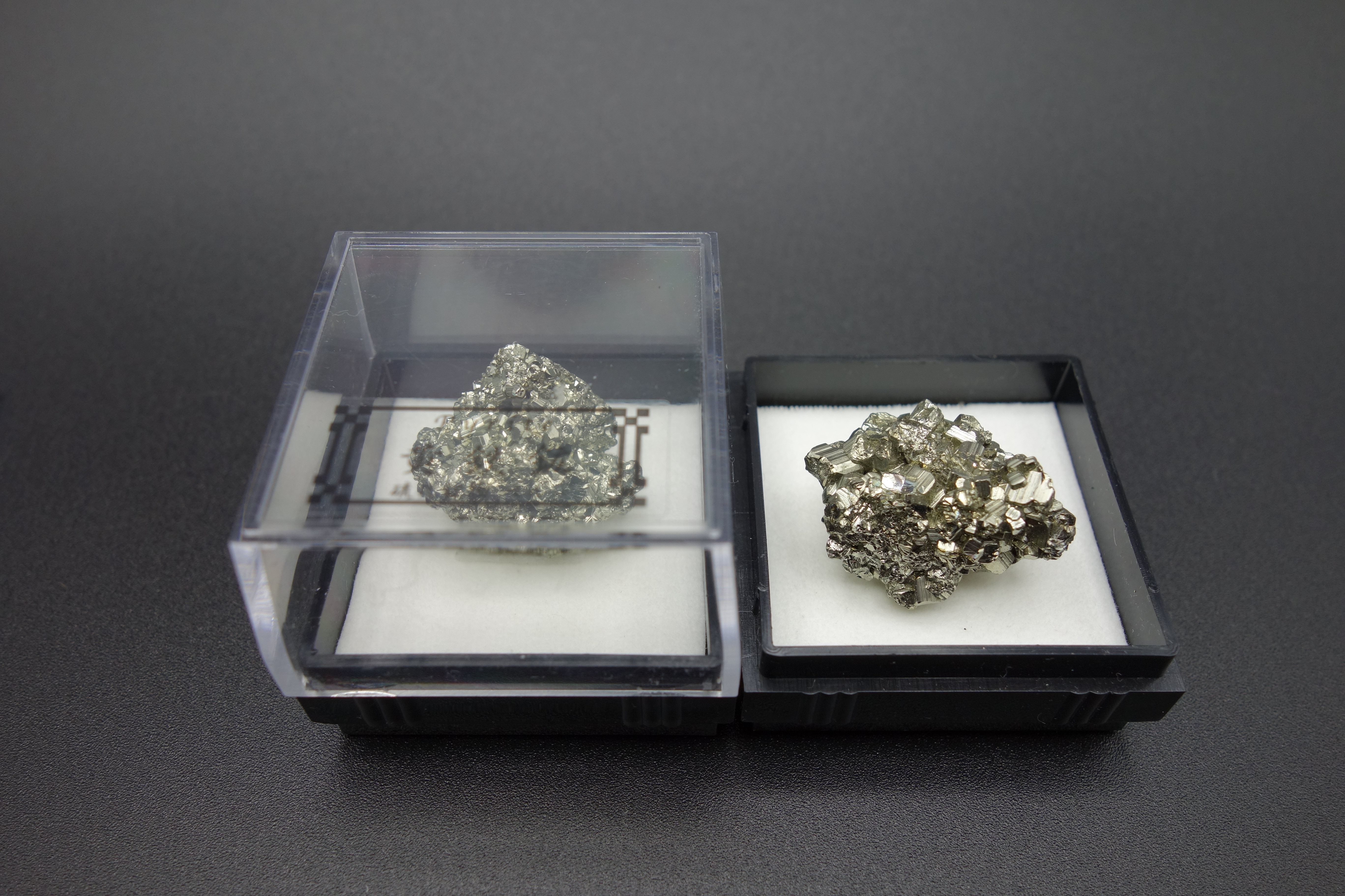 四角ケース鉱物/黄鉄鉱