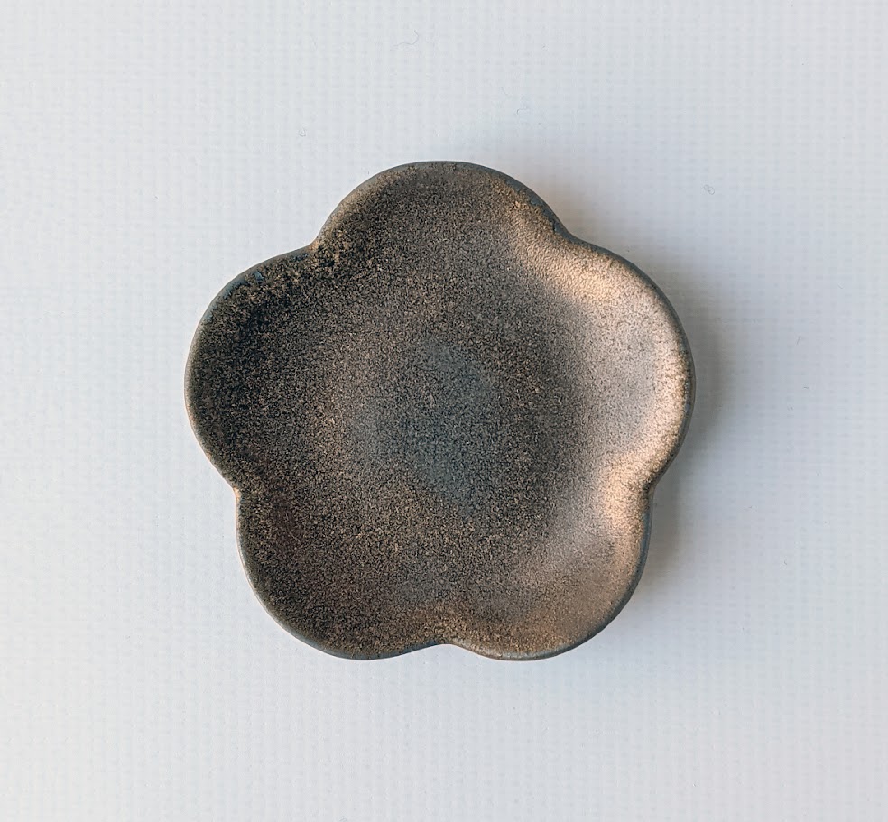 金泥釉　ミニ梅型皿
