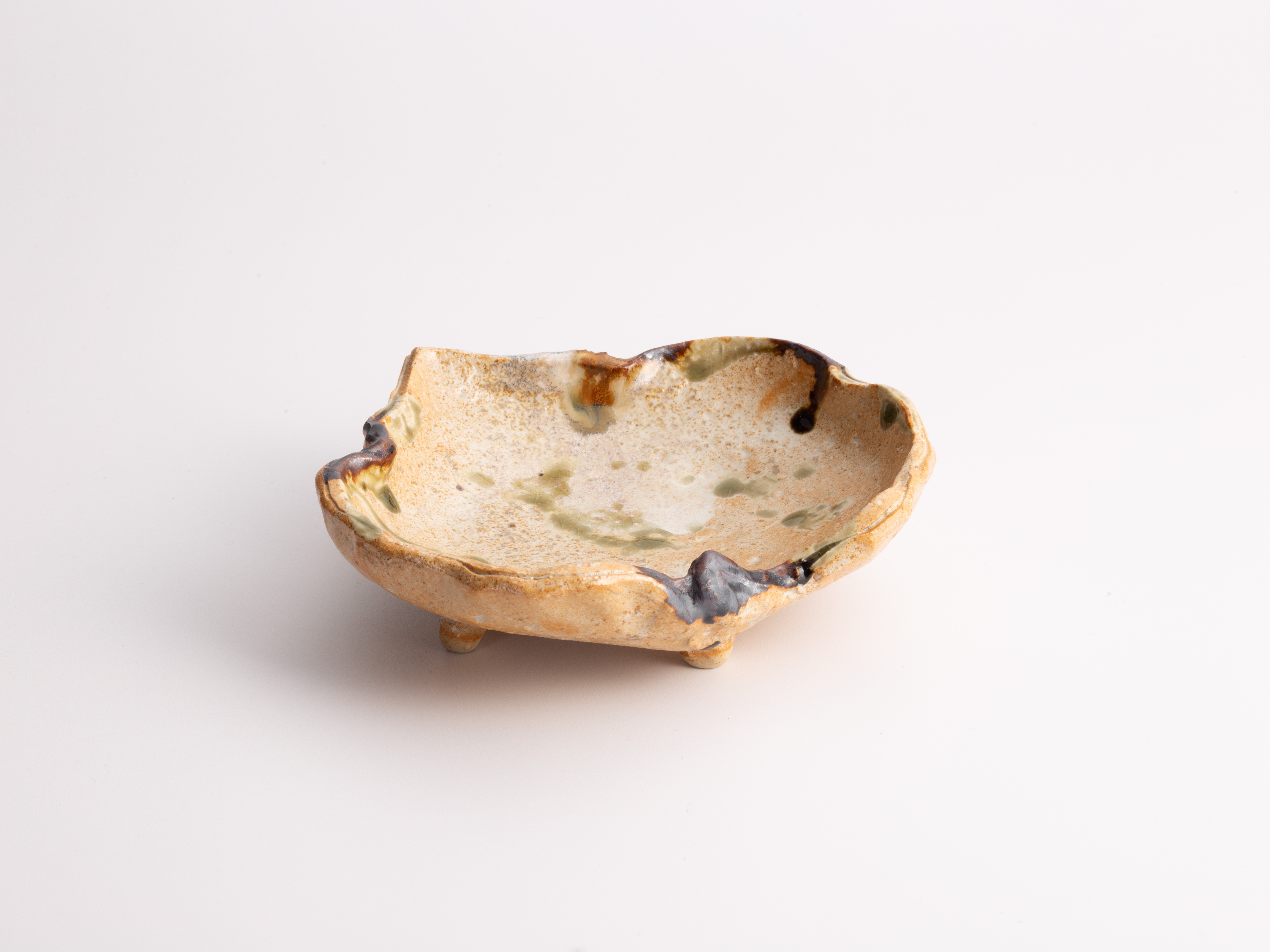 窯変古唐津白渕なぶり葉型小鉢