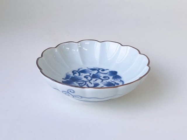 古染唐草紋十二方割小鉢