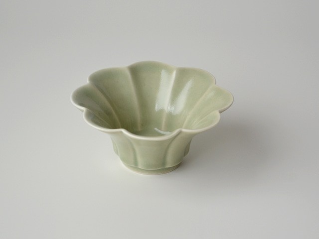 青磁花型小鉢
