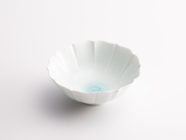 白ビードロ溜り花紋鉢