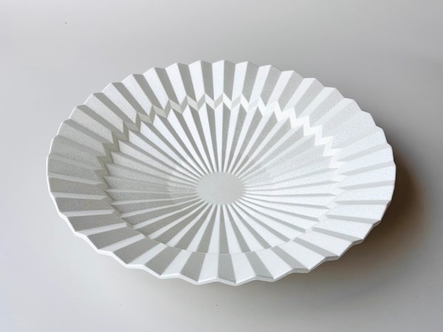 白磁雲母銀彩　九寸折紙皿