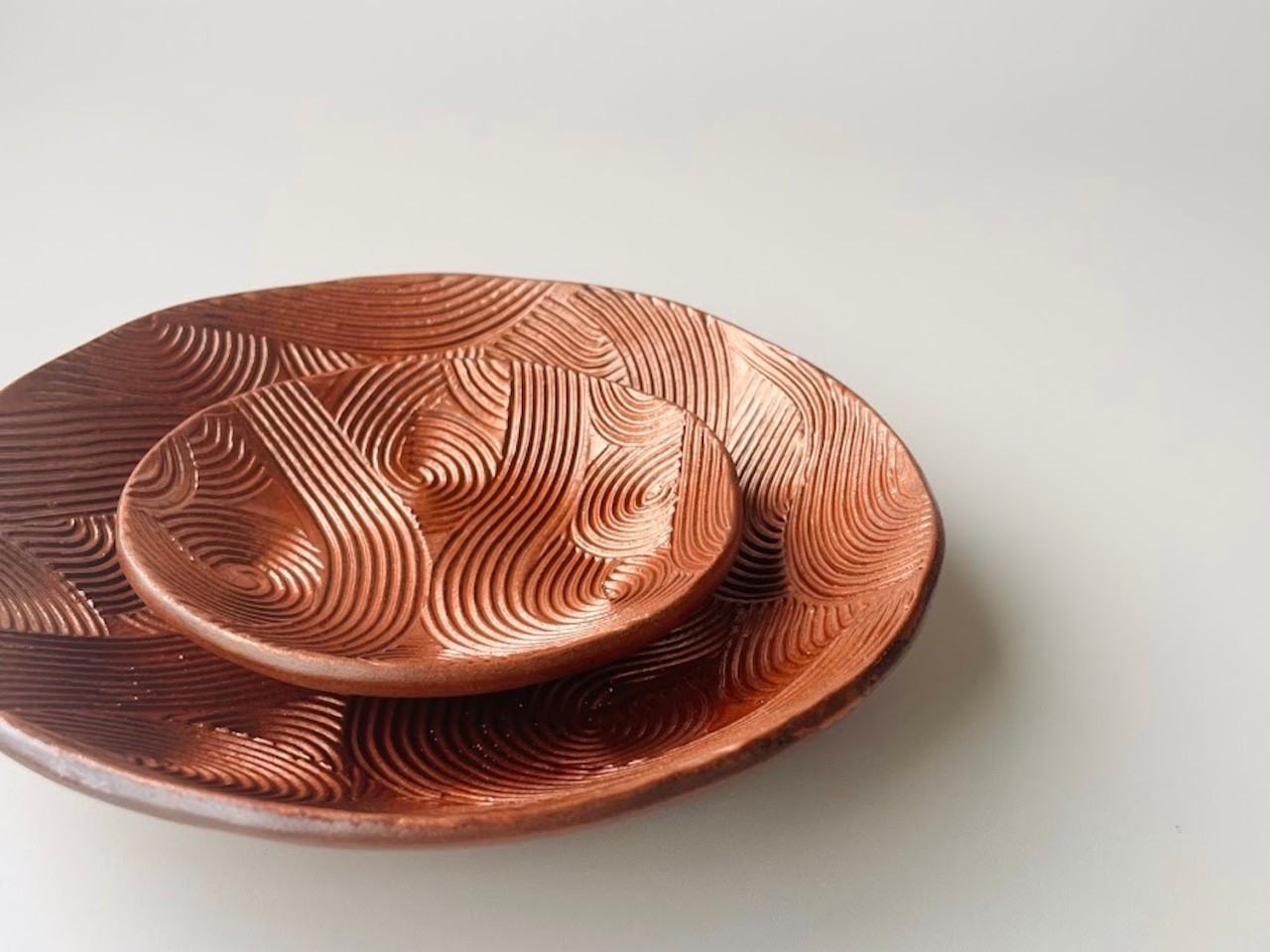 銅器彩波彫三寸皿