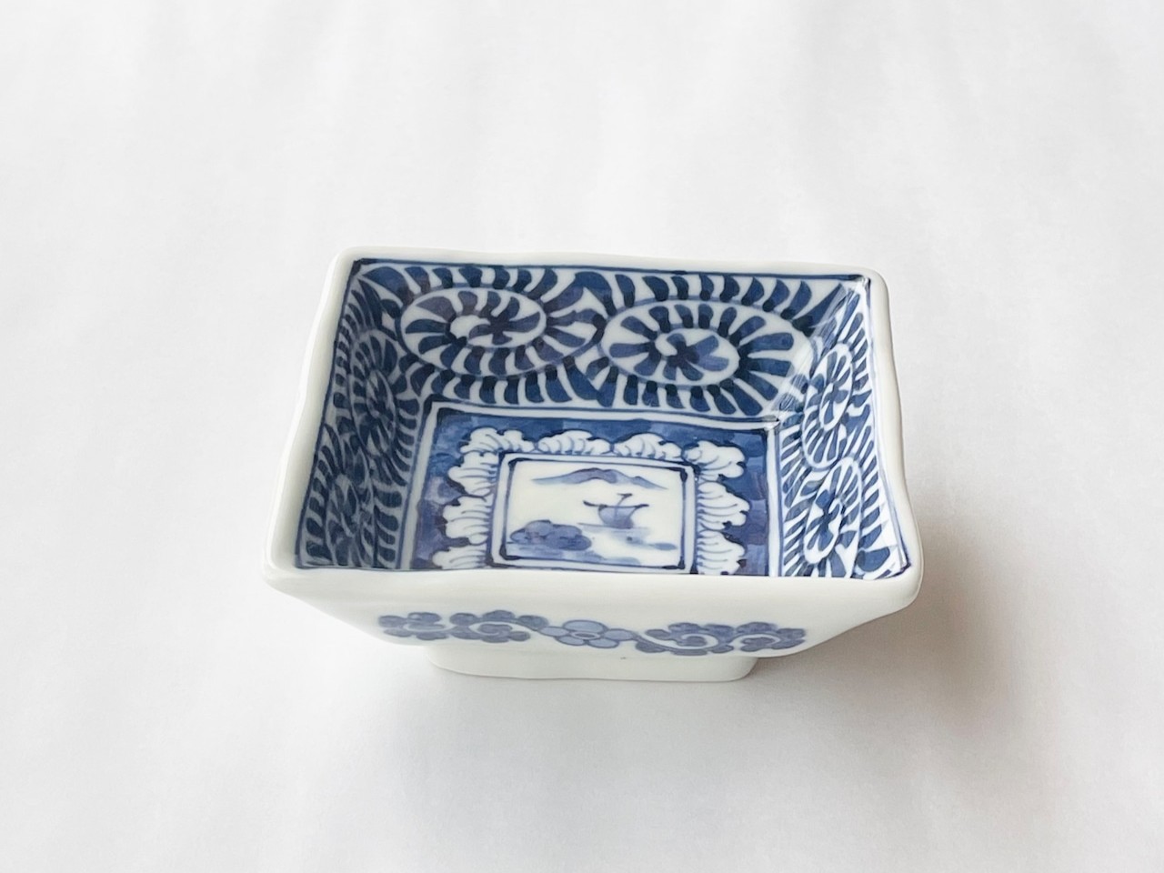 山水唐草寄変型角皿(小)