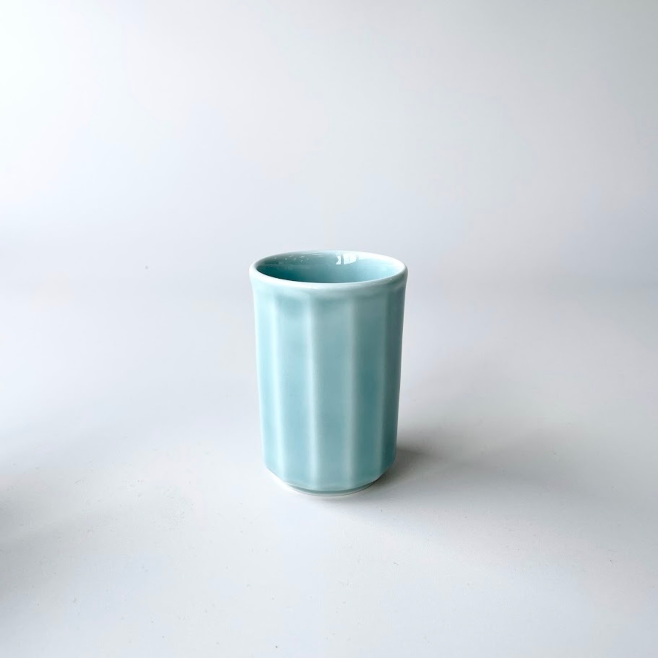 青磁外彫　湯呑(小)
