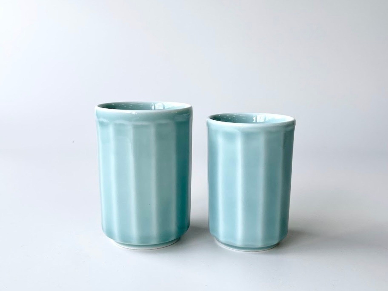 青磁外彫湯呑(小)