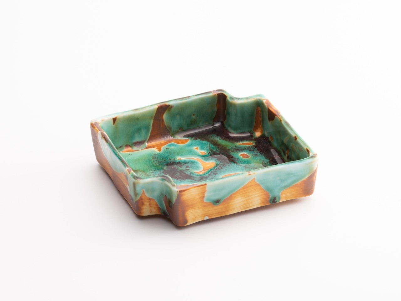 錆辰砂違い角向付