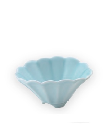 青白磁　菊割三ッ足仲付